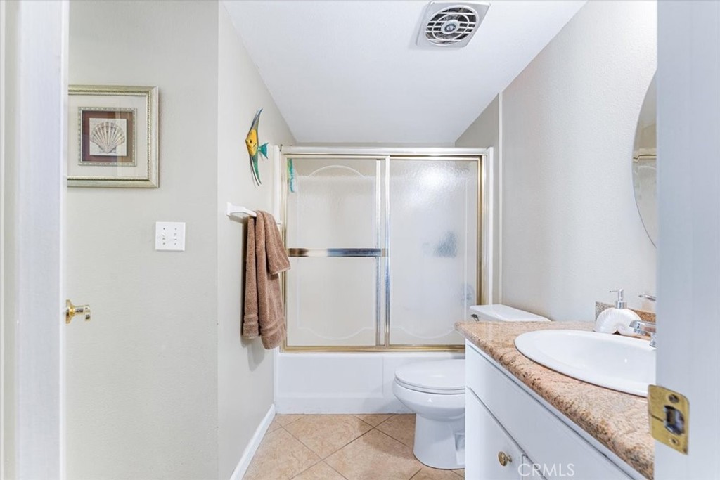 Full bath with shower in tub. - 25611 Quail Run 32, Dana Point CA 92629 - photo 14