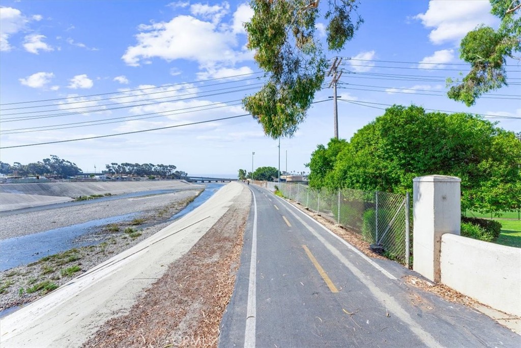 The bike/walking trail to the beach. - 25611 Quail Run 32, Dana Point CA 92629 - photo 25
