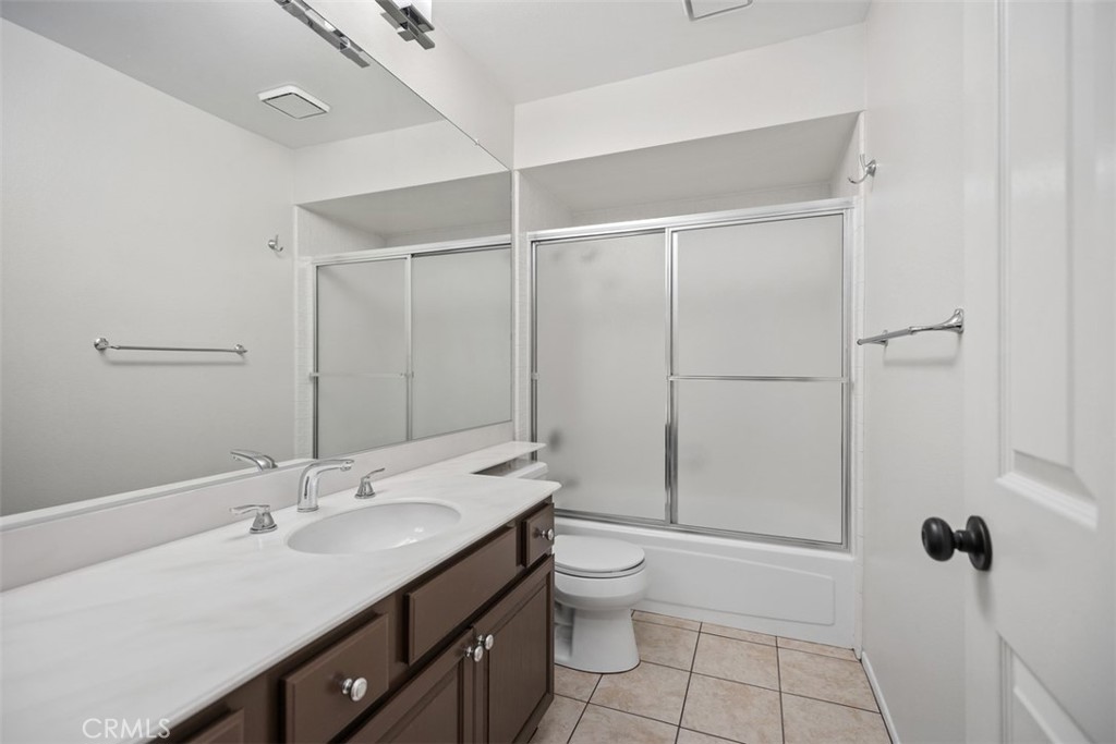 Upstairs Hallway Full Bathroom - 25716 Harbor Point Dr. 178, Dana Point CA 92629 - photo 19