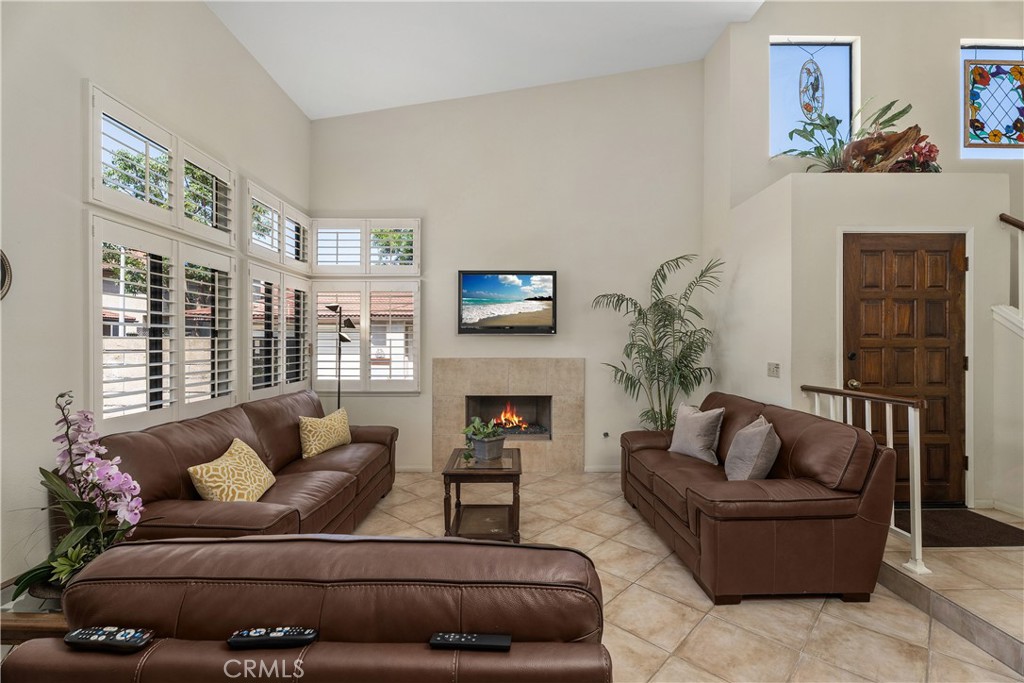 Soaring 2-story ceilings in the living room - 25742 Shell Drive 189, Dana Point CA 92629 - photo 3