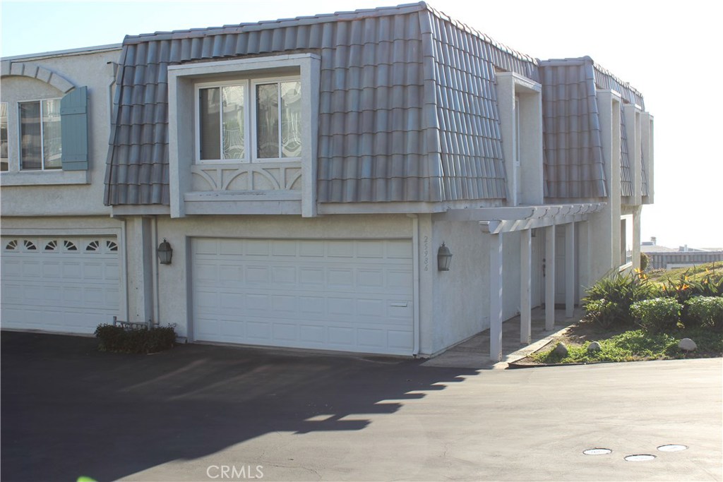 End unit only steps away from Pool, Spa, Tennis and Clubhouse - 25986 Vista Drive E, Dana Point CA 92624 - photo 1