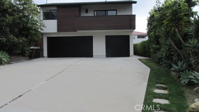 Long Driveway with One Car Garage for #B - 26232 Via California B, Dana Point CA 92524 - photo 1