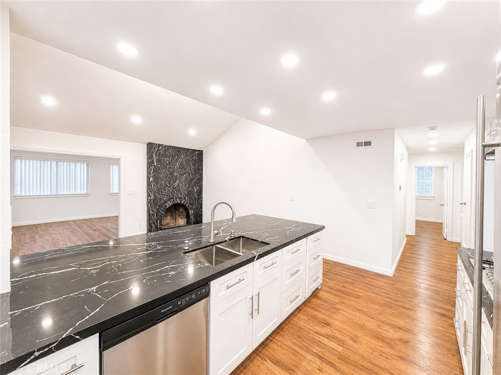 Kitchen Island - 26691 Calle Ultima, Dana Point CA 92624 - photo 21
