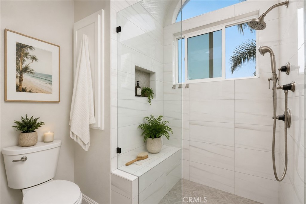 Primary Bathroom, light and bright. AI Staged - 26882 Calle Real, Dana Point CA 92624 - photo 37