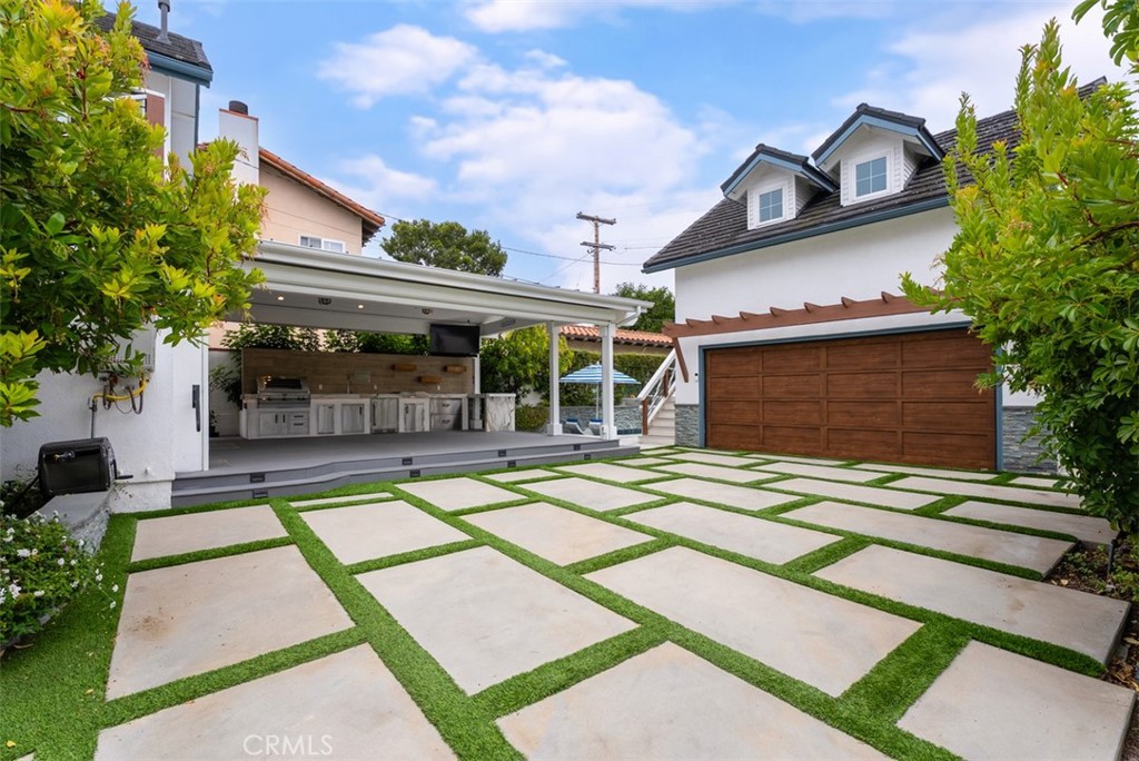 Gated with electronic access and driveway large enough for RV or extra car parking. - 26882 Calle Real, Dana Point CA 92624 - photo 41