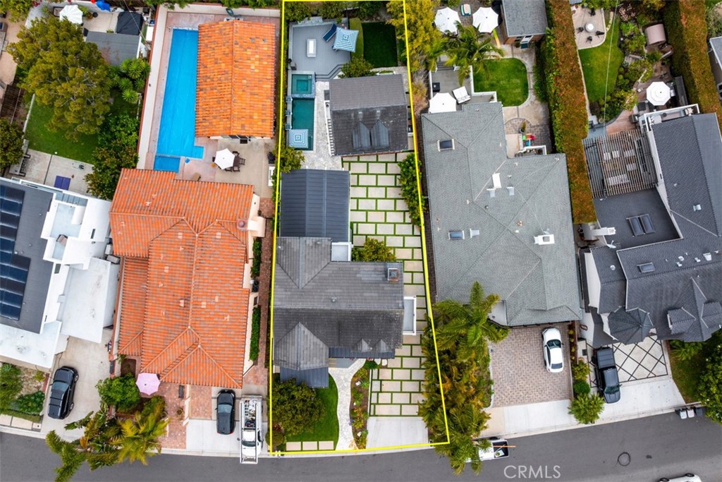 Abundance of parking on this lot, also street parking available. Along side back patio and behind ADU unit is a pet-frie - 26882 Calle Real, Dana Point CA 92624 - photo 58