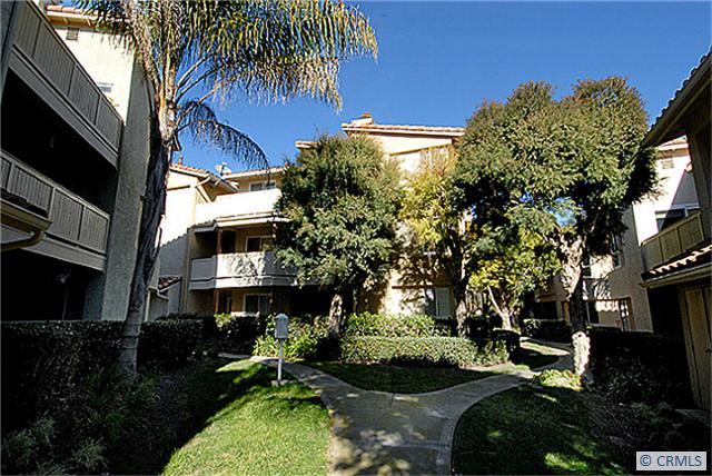 Quietly located facing a green belt area! - 28 CORNICHE Drive H, Dana Point CA 92629 - photo 1