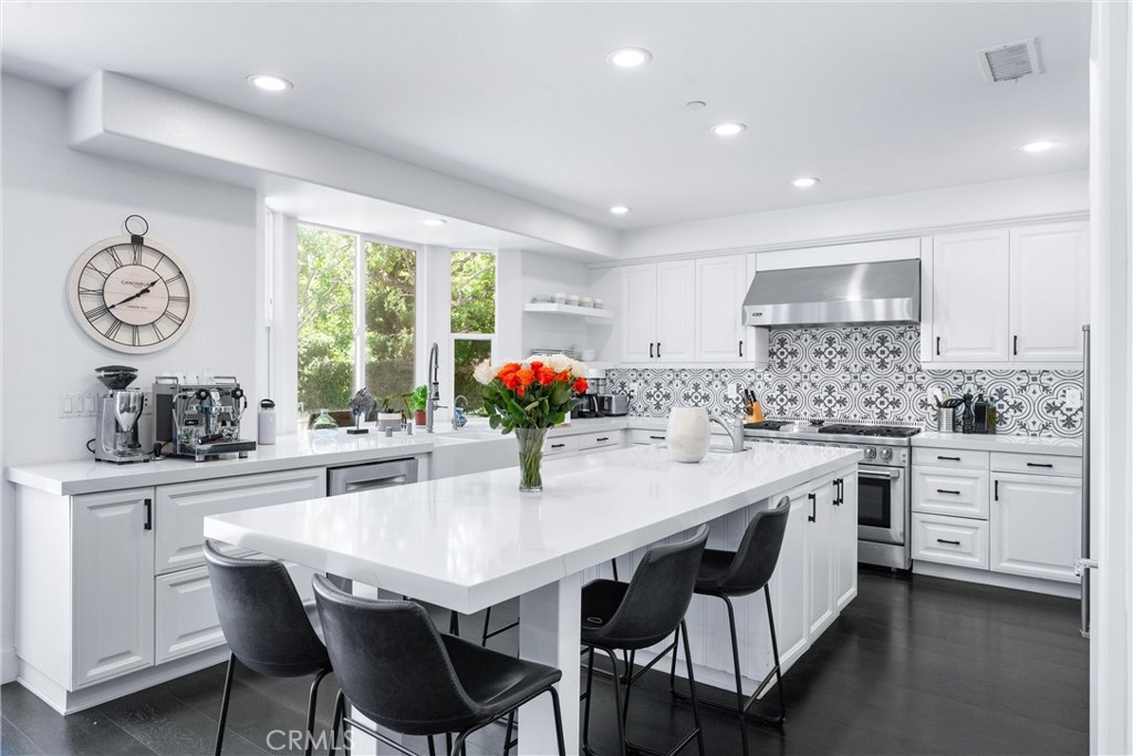 Gorgeous remodeled kitchen - 28 Vista Sole Street, Dana Point CA 92629 - photo 1