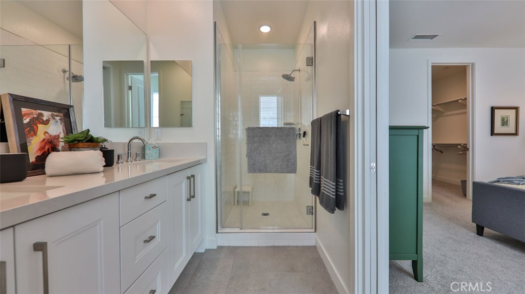 En-suite bath at master suite. - 2869 Doheny Way, Dana Point CA 92629 - photo 18