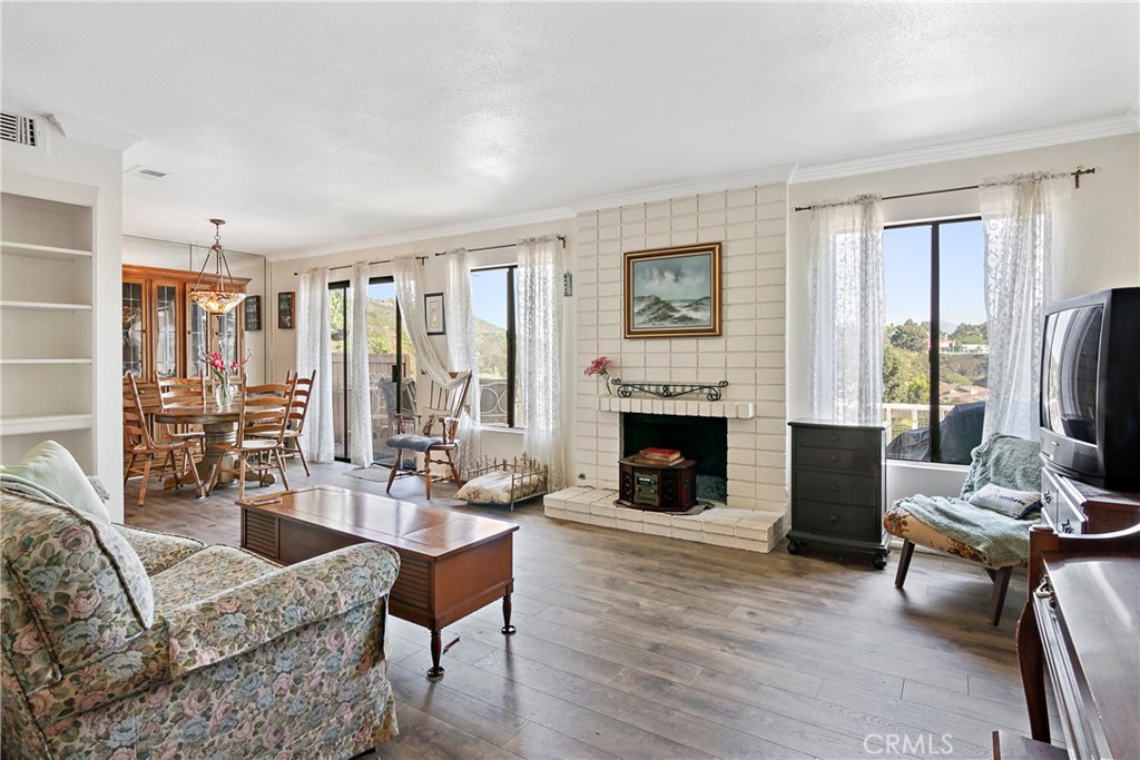 Living room entering from front door. Nice and bright sunlight! - 32326 Calle Linda, Dana Point CA 92629 - photo 1
