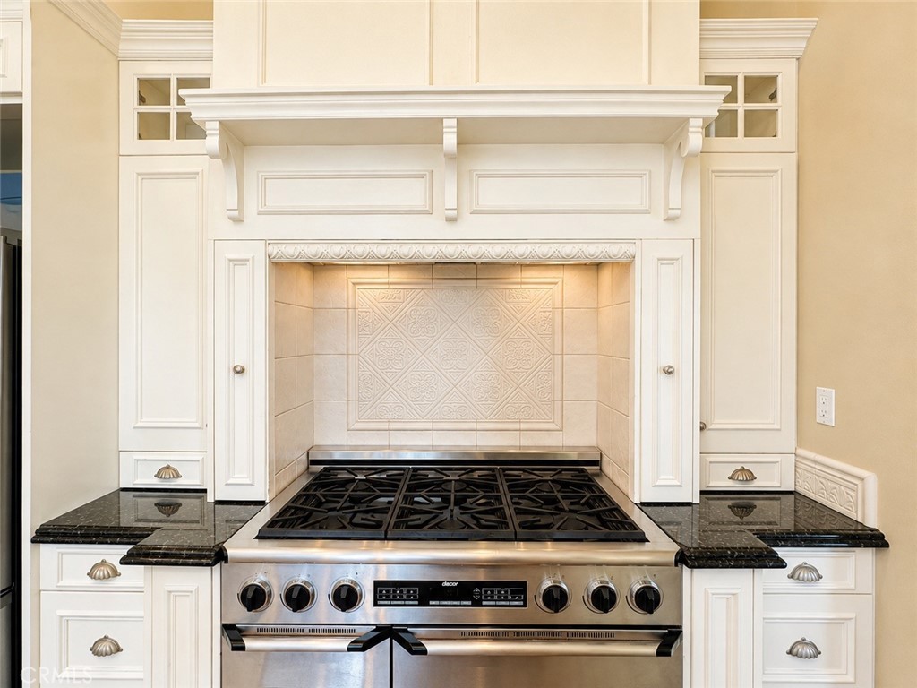 Are you the cook? You'll love this warm and spacious kitchen - 32355 Via Antibes, Dana Point CA 92629 - photo 36