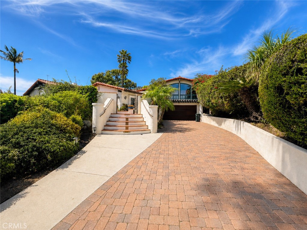Private location with long driveway. Lots of parking. - 32355 Via Antibes, Dana Point CA 92629 - photo 49