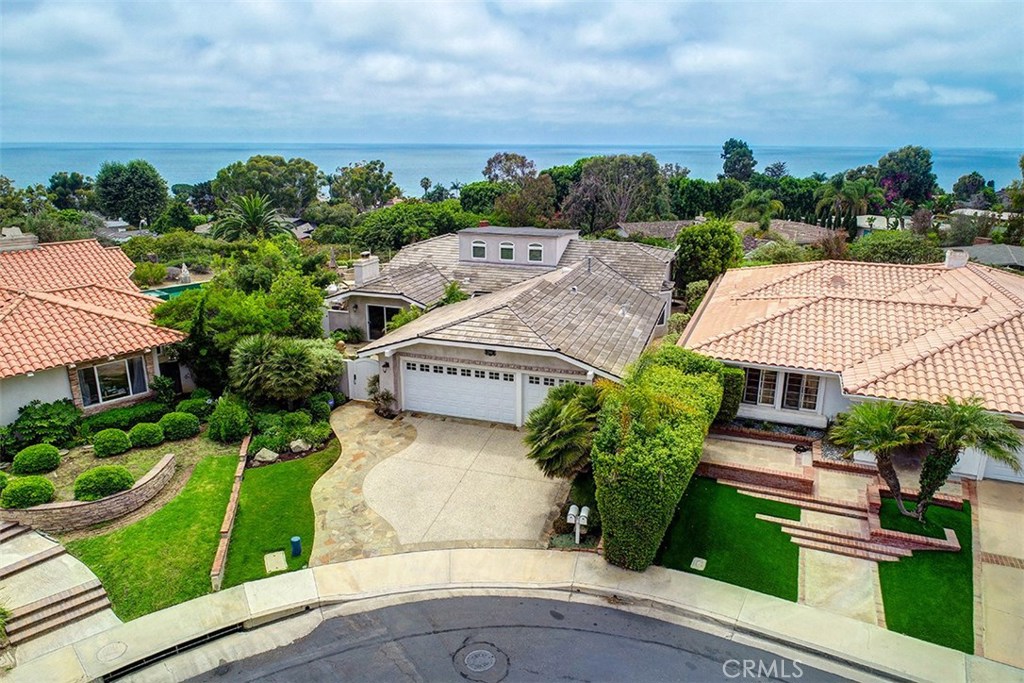 Welcome to 32441 Via Antibes...Located in the exclusive guard-gated community of Emerald Ridge and just a stone's throw - 32441 Via Antibes, Dana Point CA 92629 - photo 1