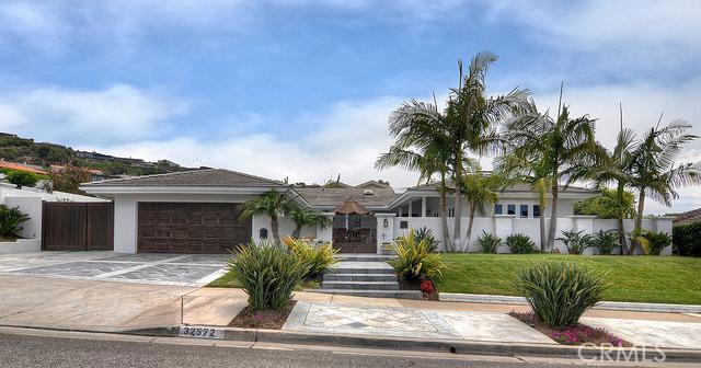 Sprawling single level estate on a corner lot - 32572 Seven Seas Drive, Dana Point CA 92629 - photo 1