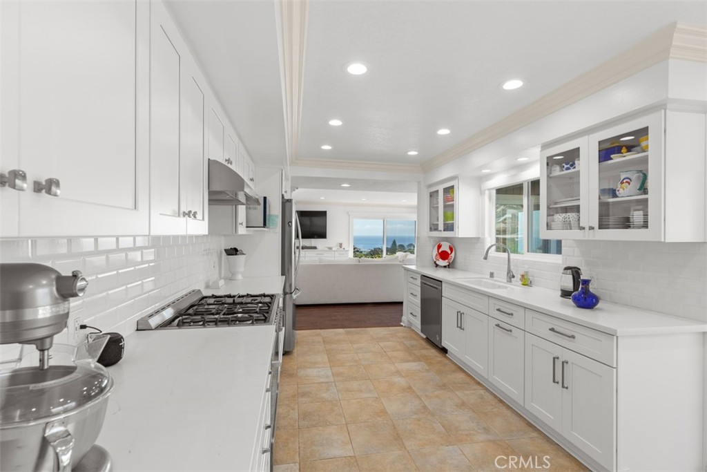 32611 Mediterranean Drive, Dana Point CA 92629 - photo 17