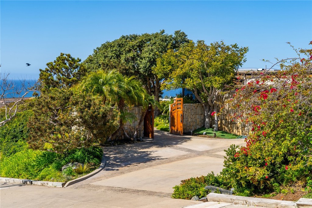 Welcome to a truly fine, single-level, panoramic ocean view, architectural home. - 32641 Caribbean Drive, Dana Point CA 92629 - photo 1