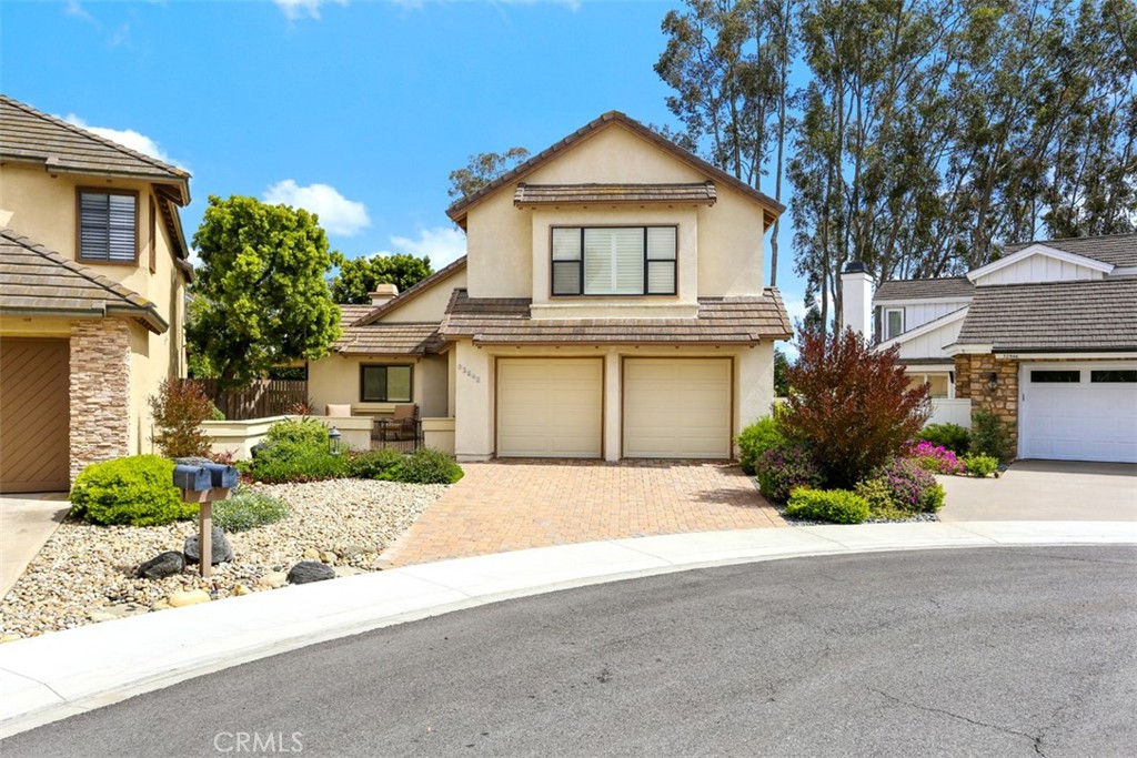 Welcome Home! Located on a lovely cul de sac street! Short walk to tot lots, community pool and play structures. Walk to - 32942 Danaspruce, Dana Point CA 92629 - photo 1