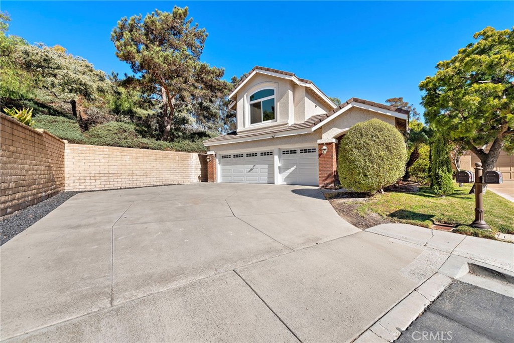 Large driveway at end of culdesac with ample parking - 33022 Sunharbor, Dana Point CA 92629 - photo 1