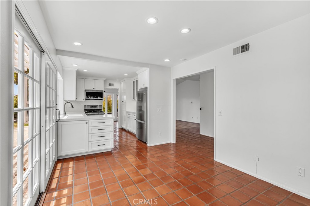 33051 Christina, Dana Point CA 92629 - photo 9