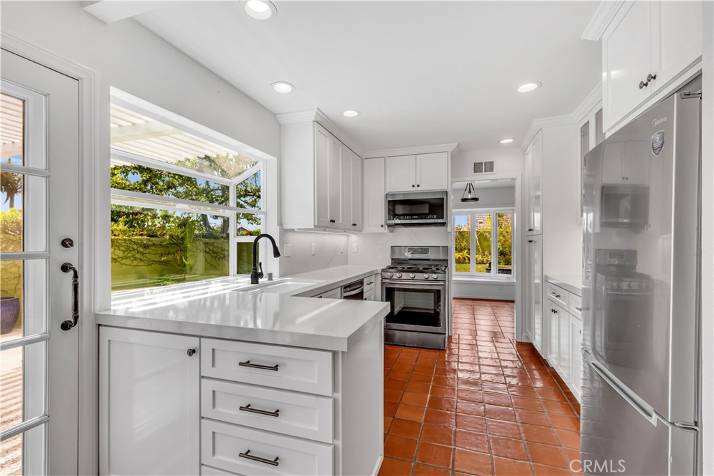 33051 Christina, Dana Point CA 92629 - photo 12