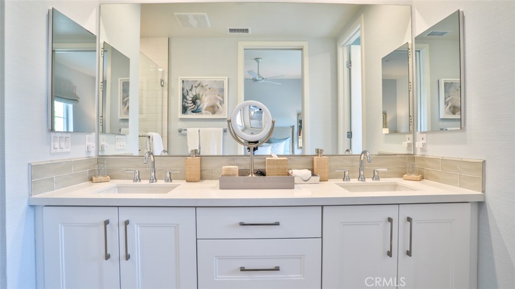 En-suite bath to primary suite - 3319 Doheny Way, Dana Point CA 92629 - photo 35