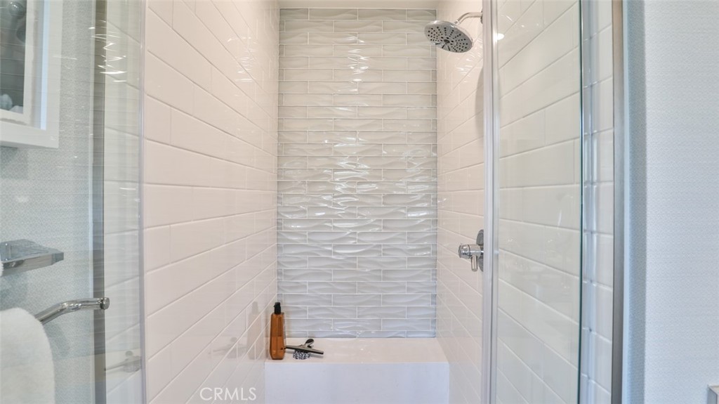 En-suite bath to primary suite - 3319 Doheny Way, Dana Point CA 92629 - photo 36