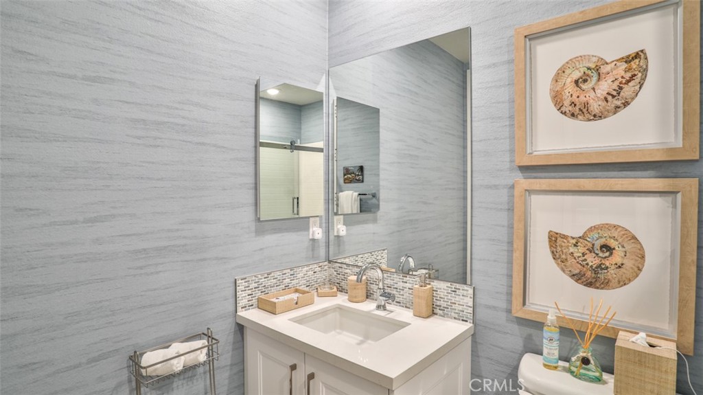 Hall bath - 3319 Doheny Way, Dana Point CA 92629 - photo 41