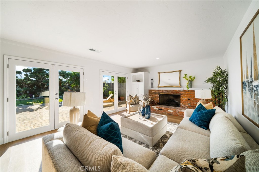 Large Airy and Bright living room with Double Doors that open to the back patio let the breezes in. - 33261 Ocean Hill, Dana Point CA 92629 - photo 7