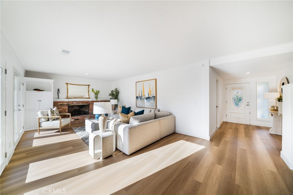 The sun brings a beautiful glow as you enter the home. - 33261 Ocean Hill, Dana Point CA 92629 - photo 10