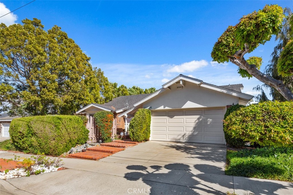 Longer driveway and private entrance. - 33272 Astoria Street, Dana Point CA 92629 - photo 1