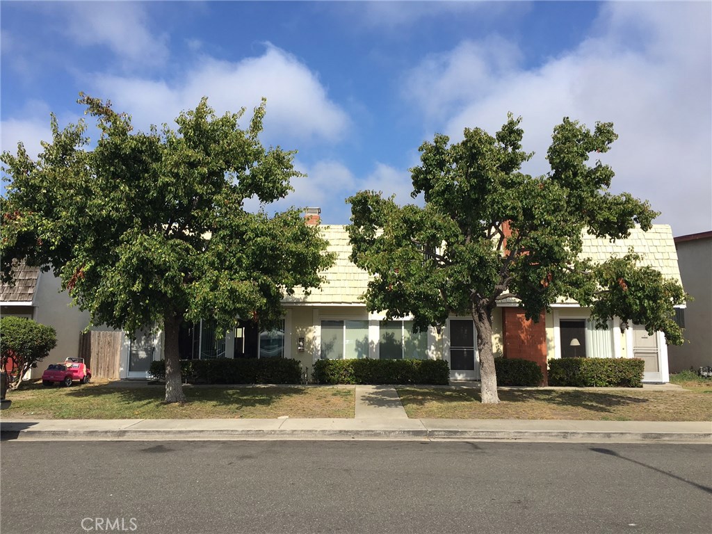 Unit B is the middle unit. - 33422 Nottingham Way B, Dana Point CA 92629 - photo 1