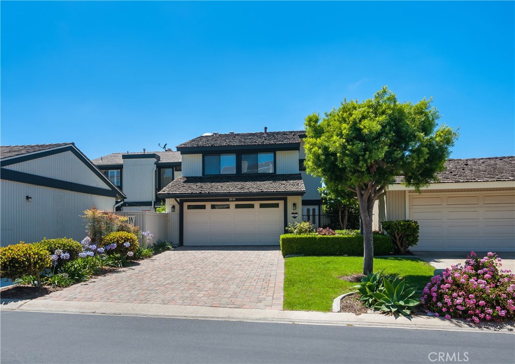 Courtyard Gated Entry +Long Driveway - 33491 Moonsail Drive, Dana Point CA 92629 - photo 1