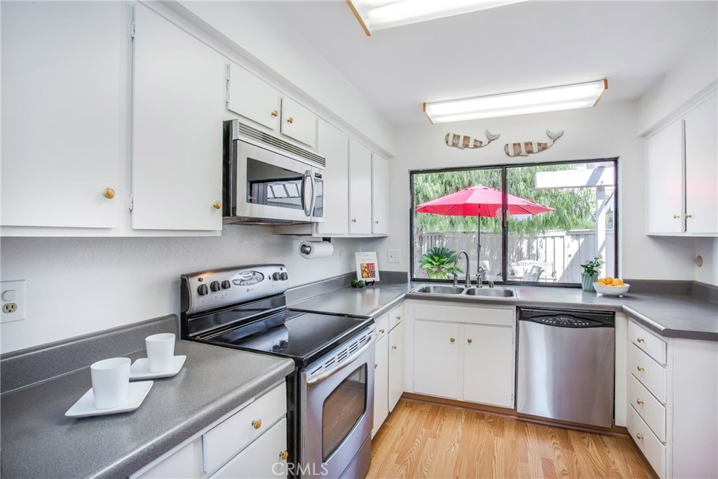 Kitchen faces large front Courtyard - 33511 Moonsail Drive, Dana Point CA 92629 - photo 1
