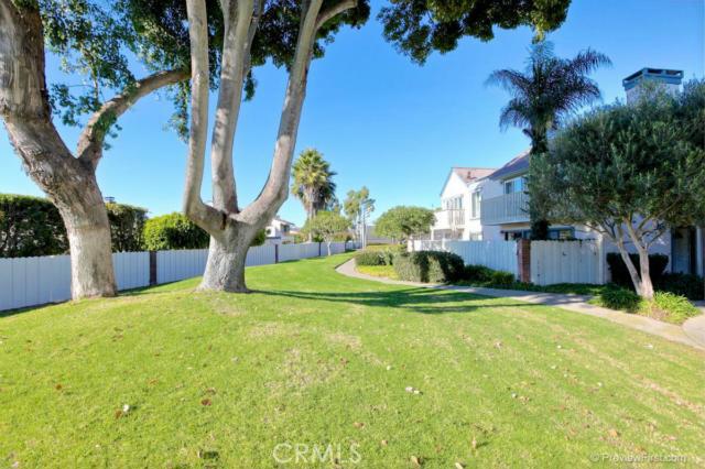 View from the huge greenbelt back to the property - 33591 Avenida Capri, Dana Point CA 92629 - photo 1
