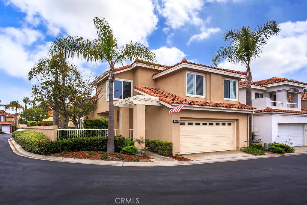 Welcome to 33596 Sundown Court in the beautiful gated community of Waterford Pointe, Dana Point! - 33596 Sundown Court, Dana Point CA 92629 - photo 1