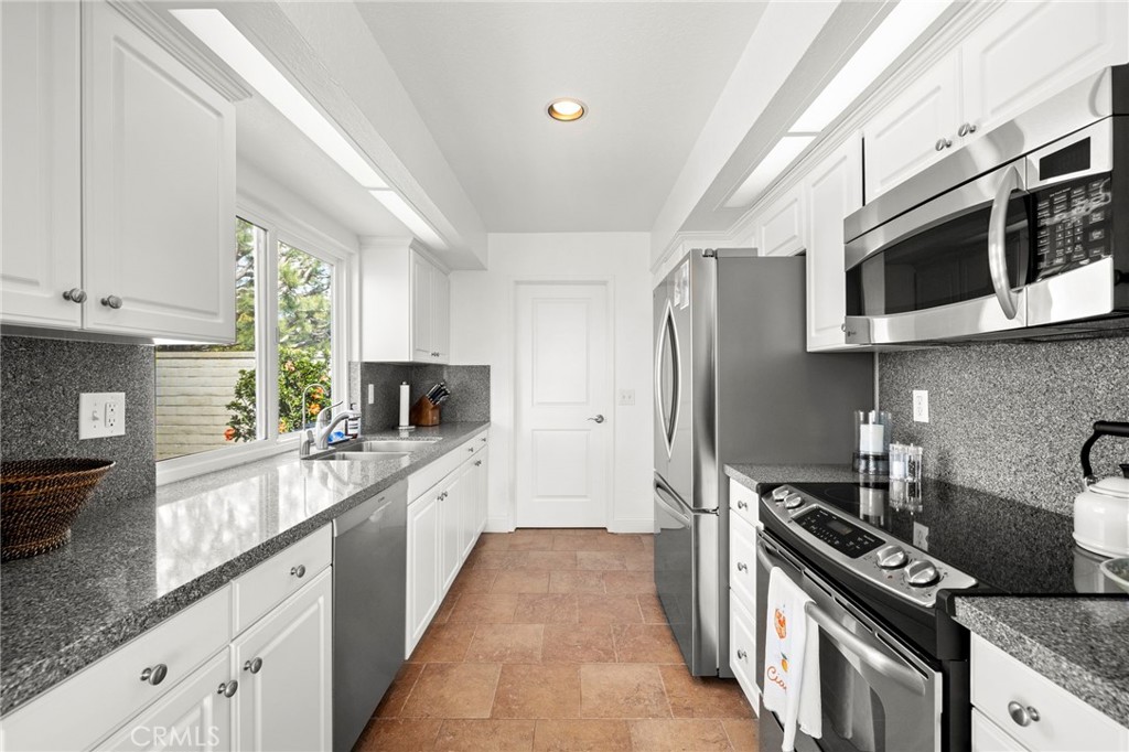 Kitchen - 33611 Flying Jib, Dana Point CA 92629 - photo 14