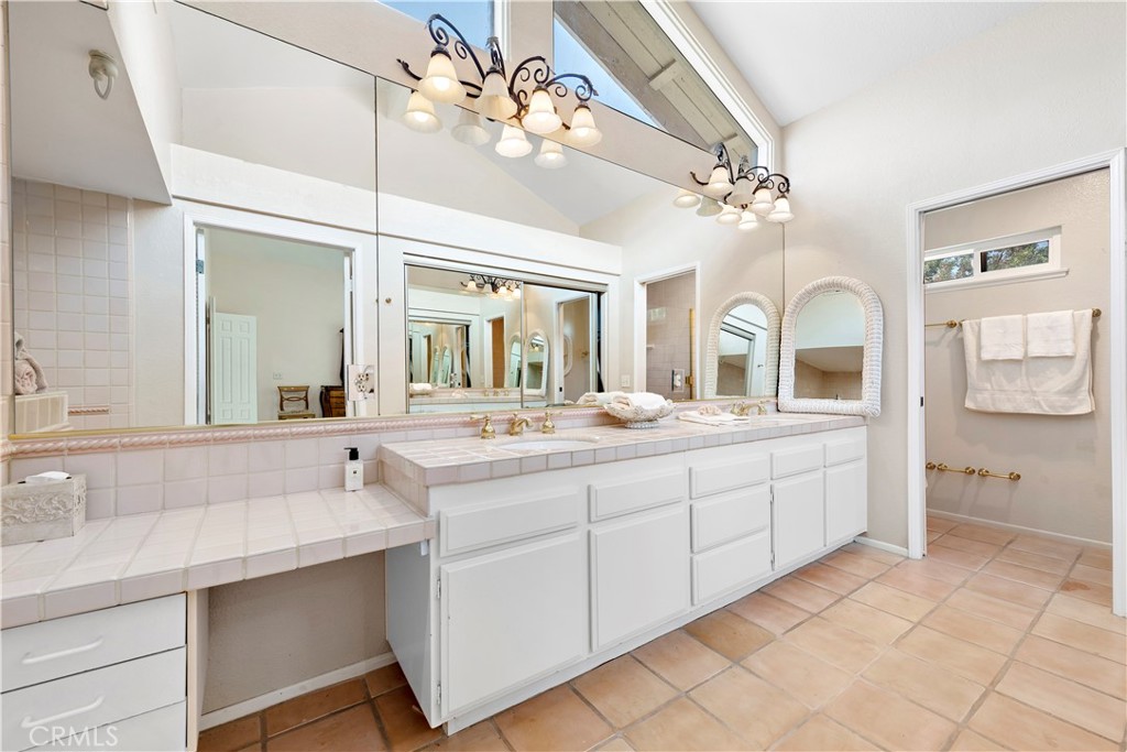 High Ceilings, Dual Sinks, Vanity and Private Shower Area! - 33622 Via Martos, Dana Point CA 92629 - photo 29