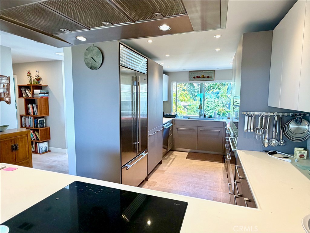 Ultra modern​​‌​​​​‌​​‌‌​​‌‌​​‌‌​​‌​​​‌‌​‌​​​​‌‌​‌​​ kitchen - 33651 Crossjack Drive, Dana Point CA 92629 - photo 5