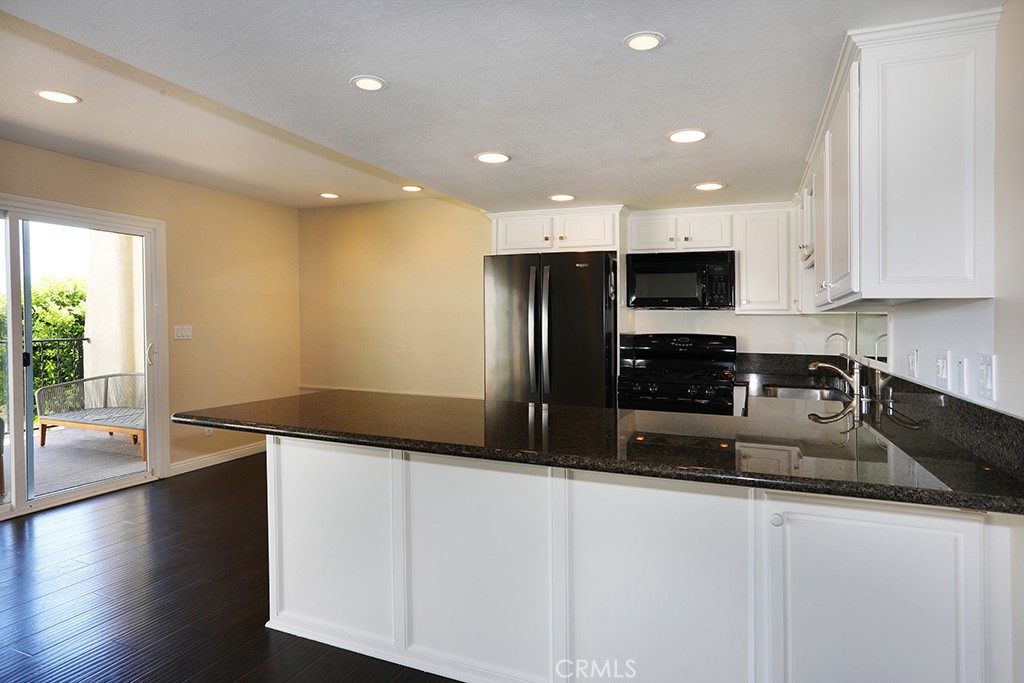 Kitchen - 33692 Blue Lantern B, Dana Point CA 92629 - photo 16