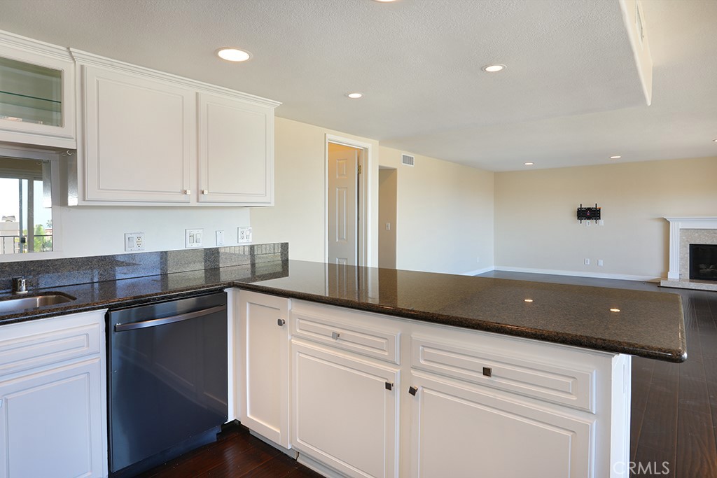 Kitchen - 33692 Blue Lantern B, Dana Point CA 92629 - photo 18