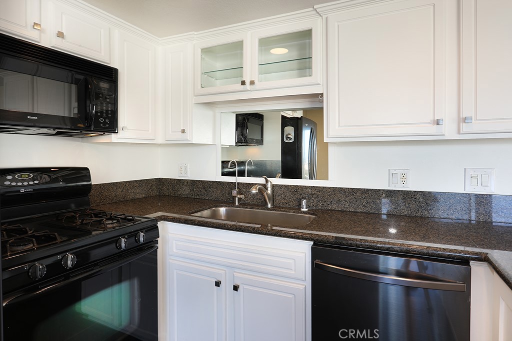Kitchen - 33692 Blue Lantern B, Dana Point CA 92629 - photo 19