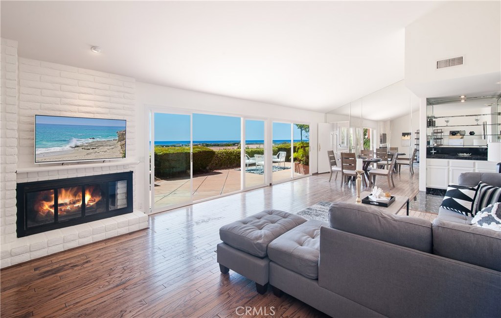 Spacious Living Room with Vaulted Ceilings - 33711 Windlass Drive, Dana Point CA 92629 - photo 1