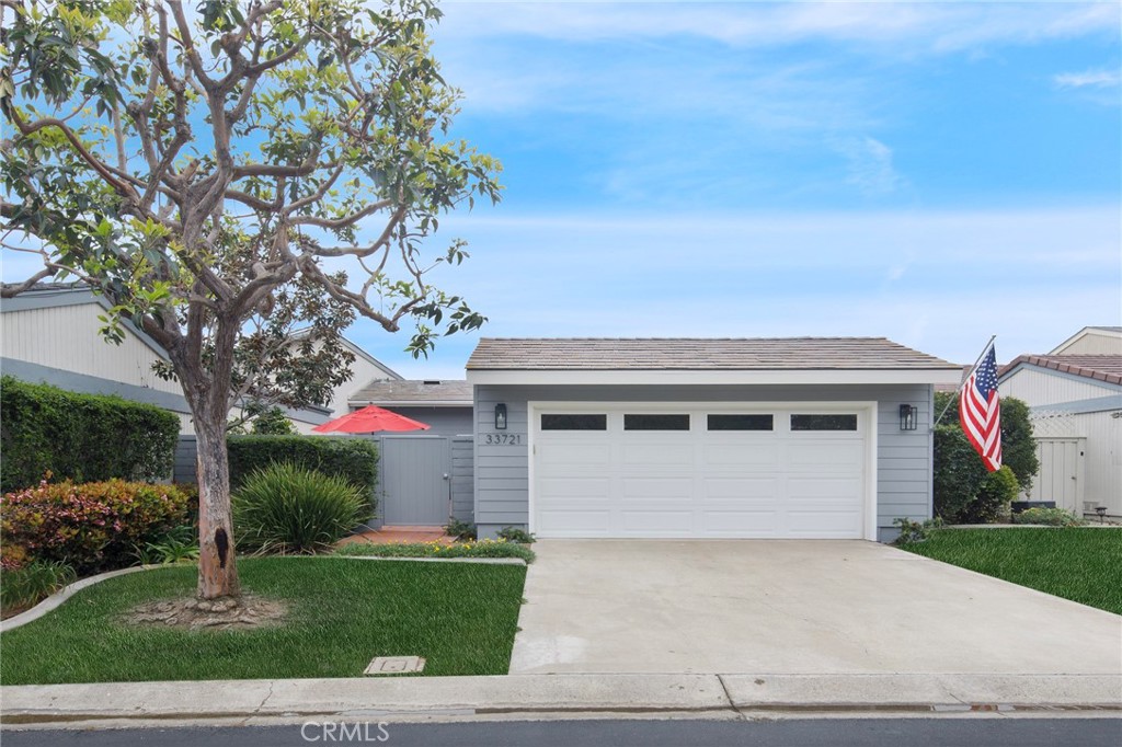 GATED COURTYARD ENTRY, 2 CAR GARAGE PLUS DRIVEWAY - 33721 Flying Jib Drive, Dana Point CA 92629 - photo 17
