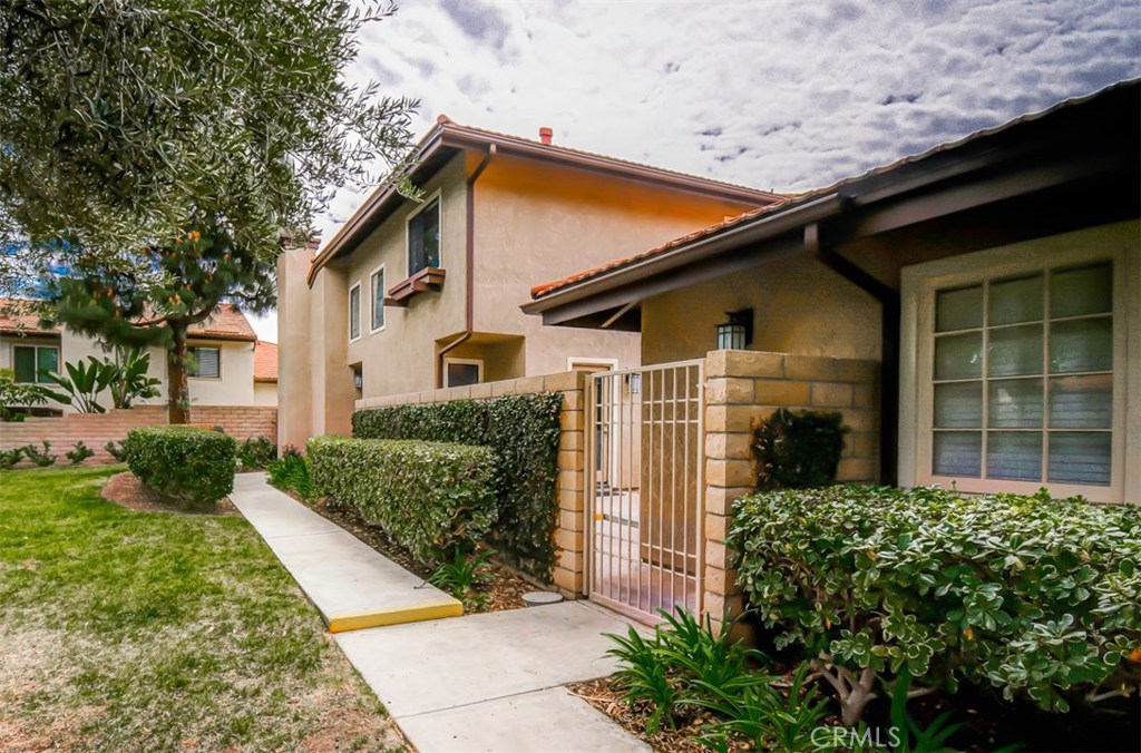 Private side entrance, and gated access to the front patio. - 33772 Bayside Lane 240, Dana Point CA 92629 - photo 1