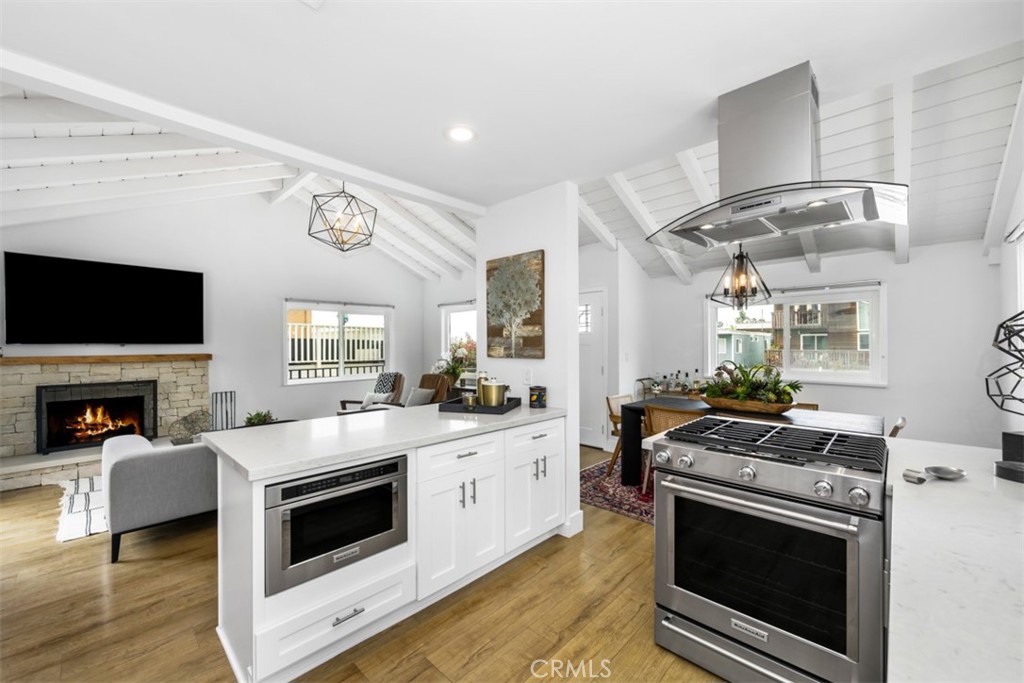 Open floor plan, with plenty of plenty of natural light. - 33772 Malaga Drive, Dana Point CA 92629 - photo 1