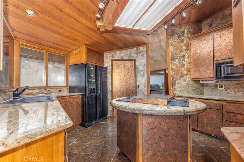33781 Cabrillo Isle, Dana Point CA 92629 - photo 38
