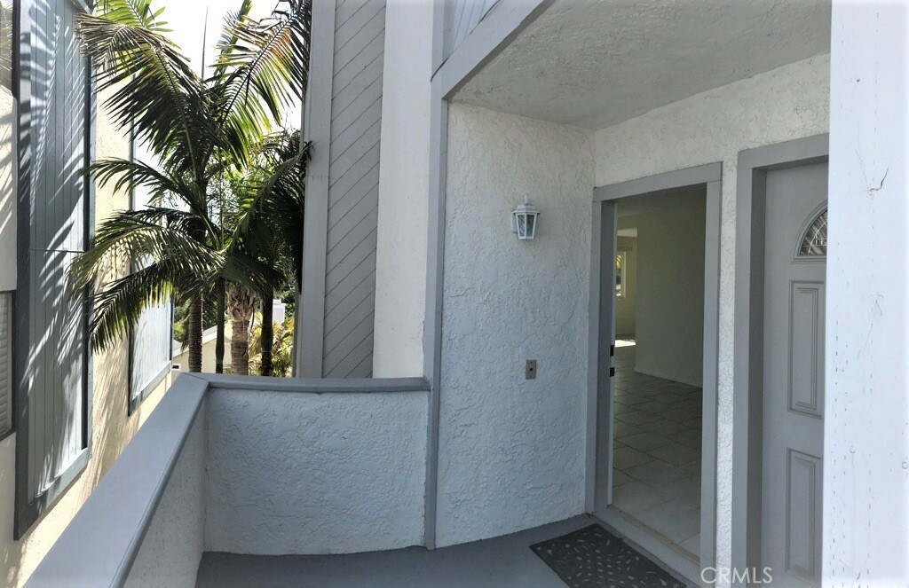 Front entry porch ! - 33841 El Encanto Avenue B, Dana Point CA 92629 - photo 1