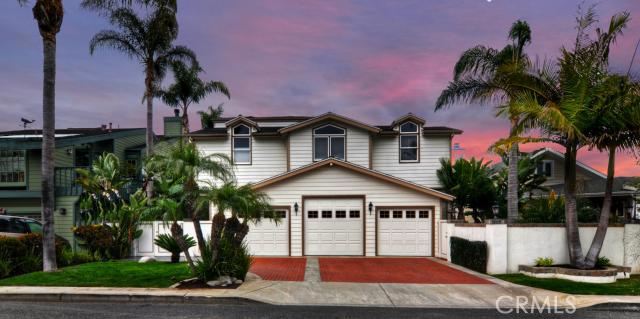 Overzsized three car garage and lush landscaping give this large home fantastic curb appeal! Situated on a street to str - 33851 Valencia Place, Dana Point CA 92629 - photo 1