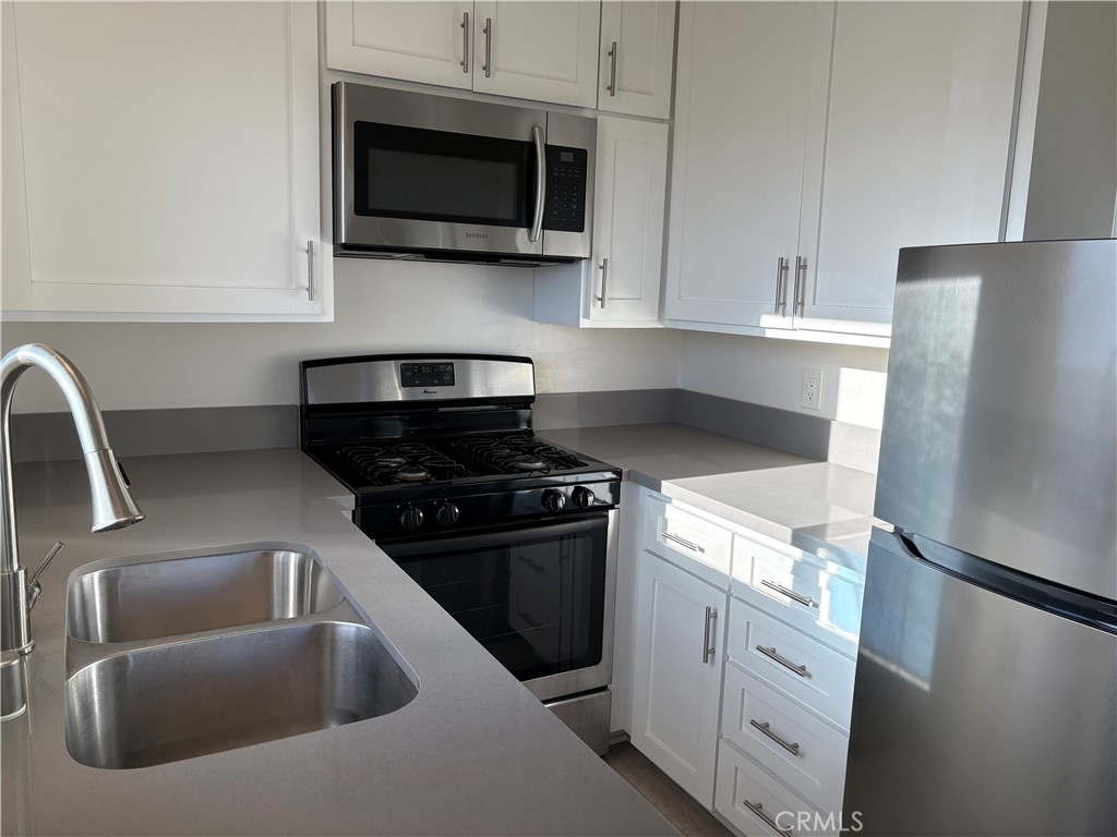 Kitchen - 33862 Diana A, Dana Point CA 92629 - photo 11