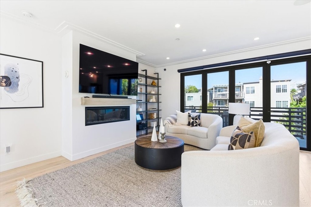 Main living area featuring expansive windows, abundant natural light, and contemporary design. - 33871 Calle La Primavera, Dana Point CA 92629 - photo 4